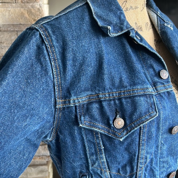Vintage Levi dark wash button down jean jacket 70708 0216 Size 18. - Picture 3 of 16